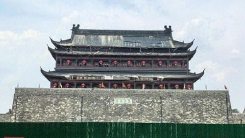 凤阳鼓楼瓦片脱落背后 涉事公司十年前曾因违规施工致文保建筑被烧毁
